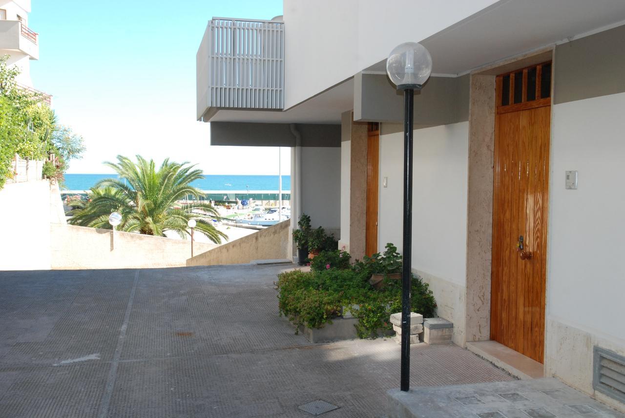 B&B La Baia Sea Rooms Bisceglie Exteriör bild
