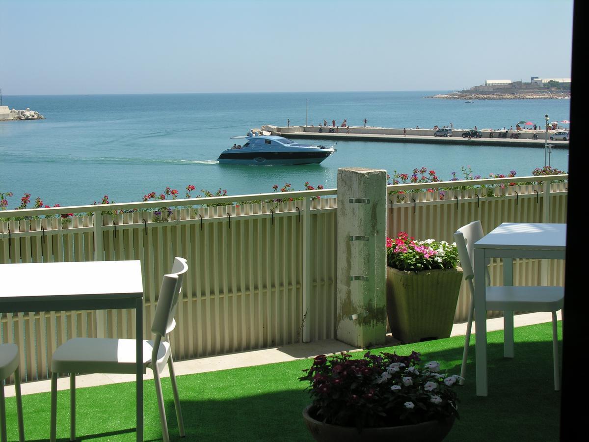 B&B La Baia Sea Rooms Bisceglie Exteriör bild